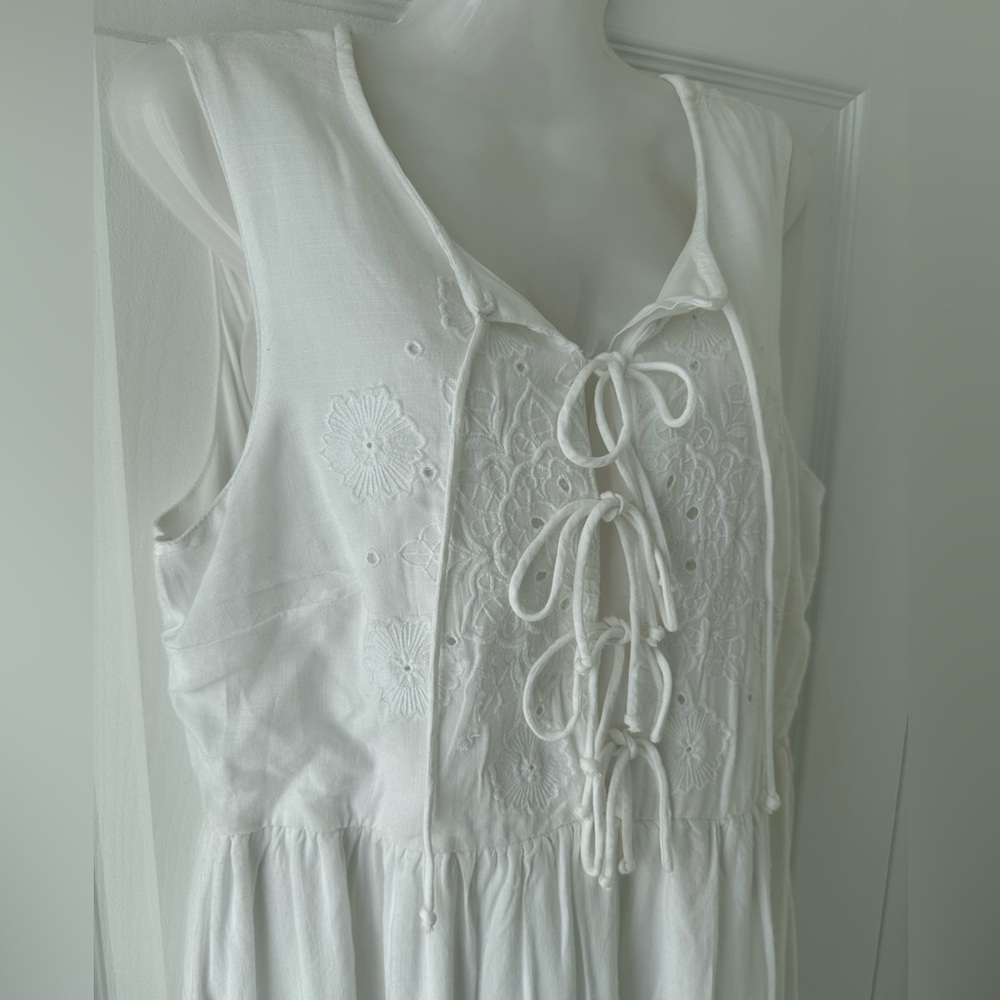 Japna White Sleeveless Flowy Lace-Up Dress Size L